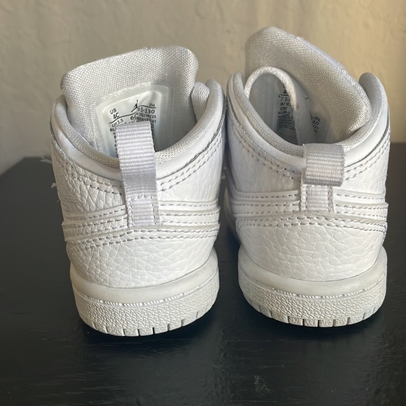 White toddler Jordan’s size 4c - Picture 4 of 7